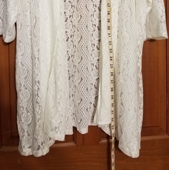 Cream lace shrug, 3xl, 3/4 sleeve - Picture 2 of 6